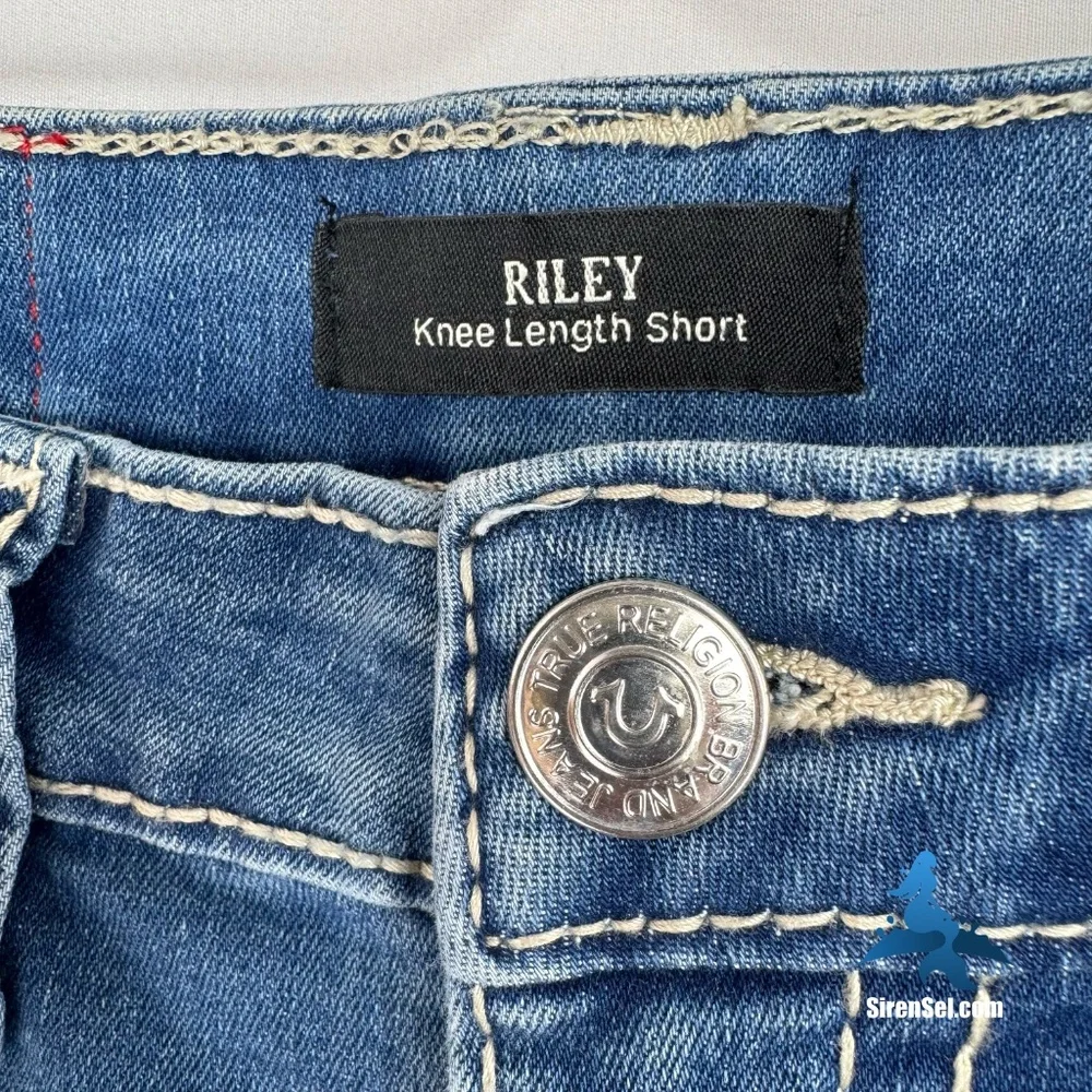 1237 NWT True Religion Riley Knee Length Bermuda Jean Shorts - W24 - Medium Wash
